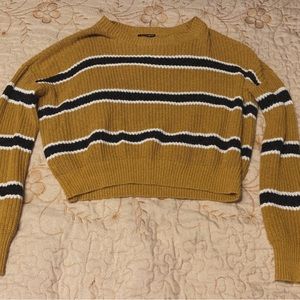 Mustard yellow long sleeved knitted crop top